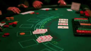 Người dùng tra kết quả thắng bóng đá và Bingo trên điện thoại tại betsapi